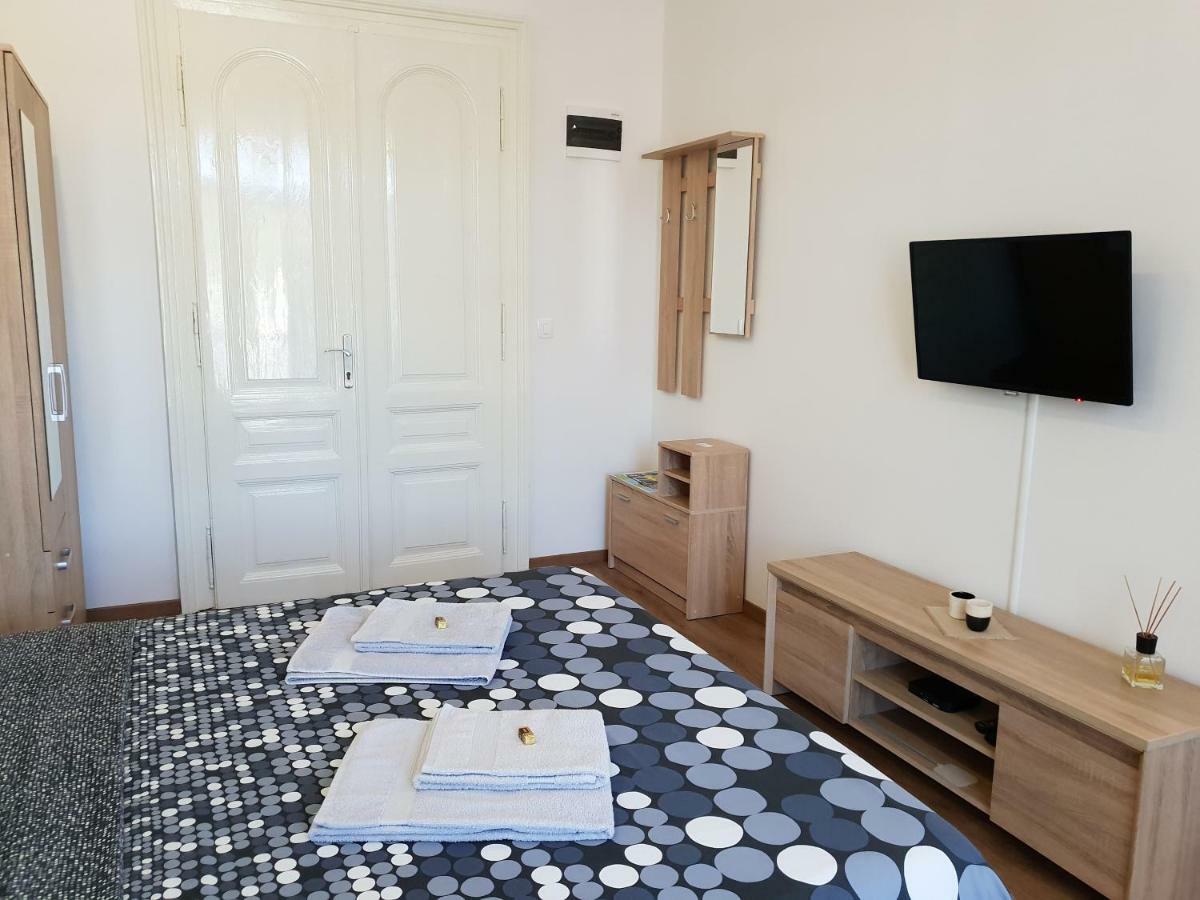 Apartment Ema Pola Esterno foto