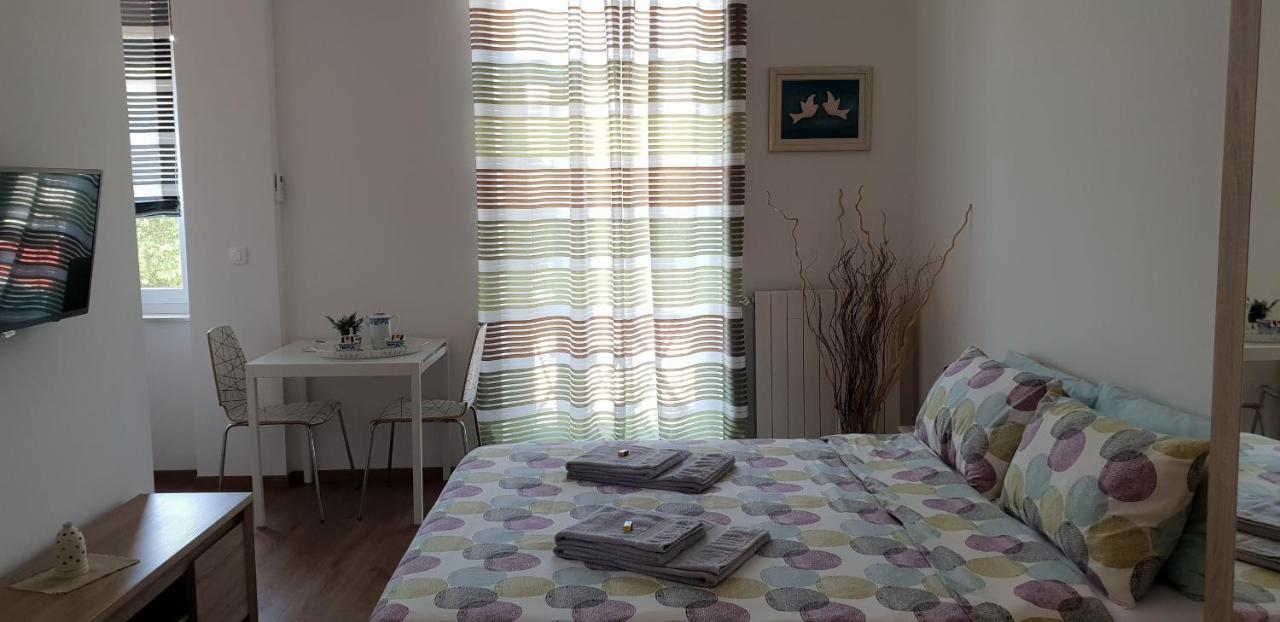 Apartment Ema Pola Esterno foto